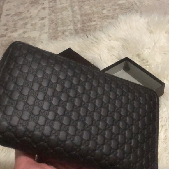 Gucci Authentic Wallet like new - Picture 7 of 17
